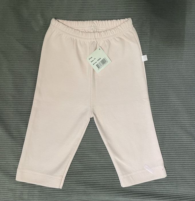 Spodenki w kolorze pudrowego różu.