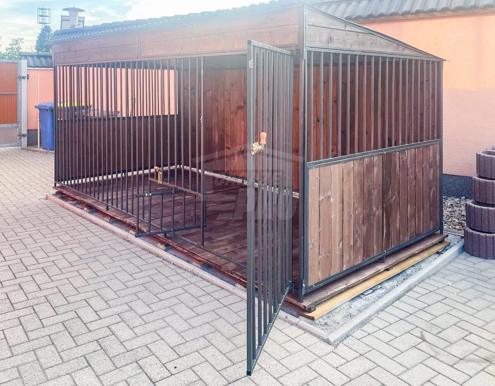 Kojec dla psa 3,5x2,5m Podłoga wiatrołap ściany Uchwyt na miski GP424