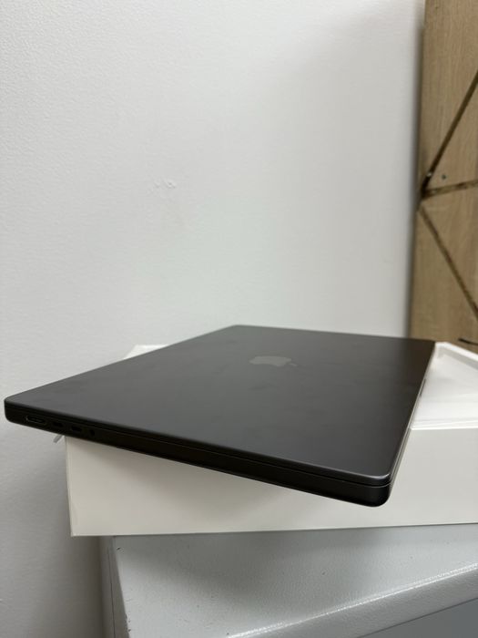 Used Apple Macbook Pro 16 36/512Gb. m3 pro chip