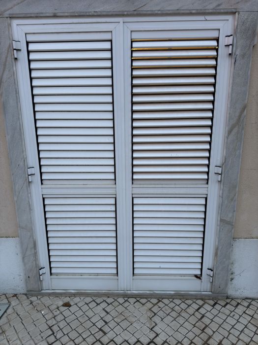 Janelas e portadas aluminio Branco