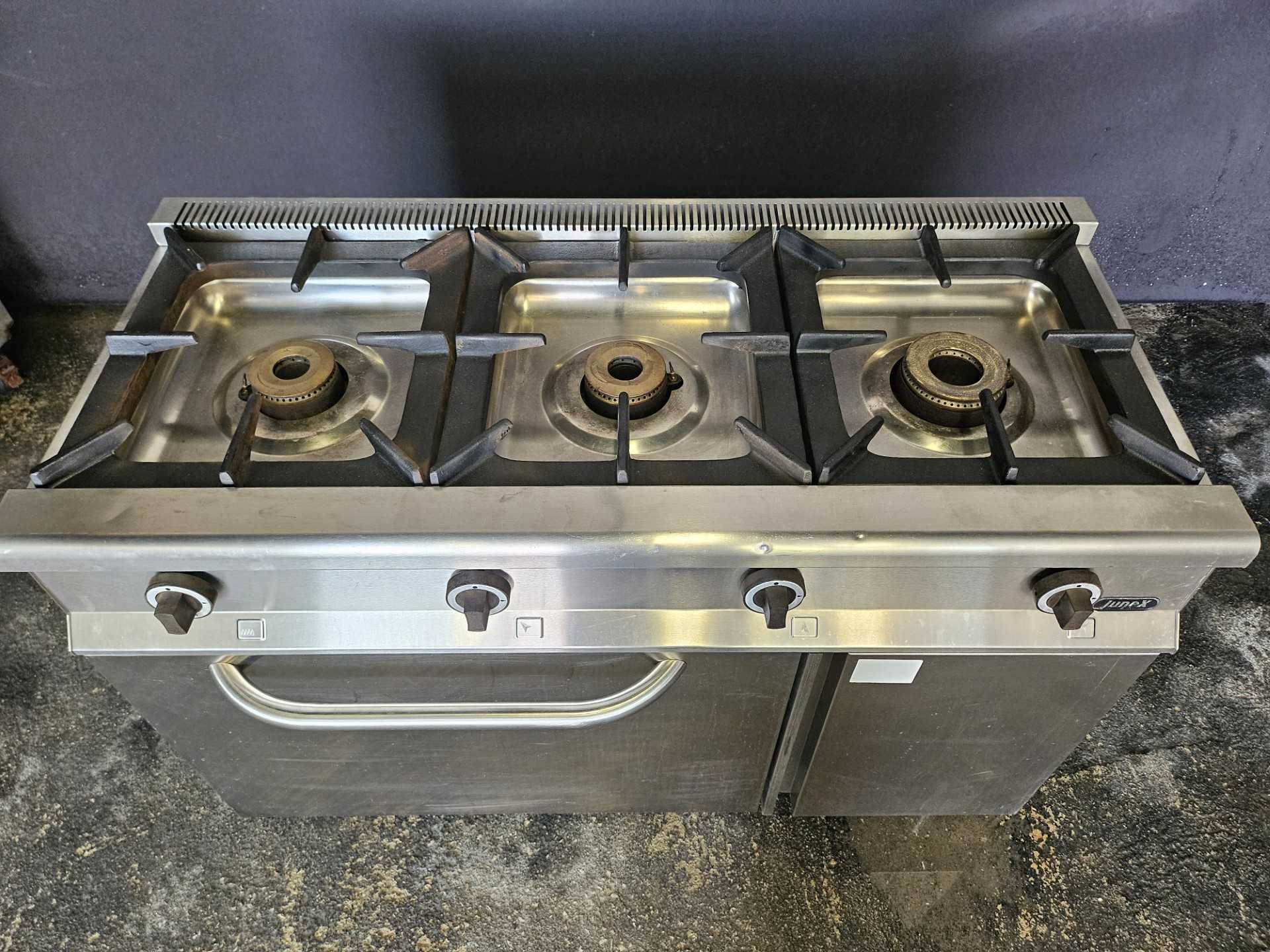 Fogão com 3 queimadores e forno