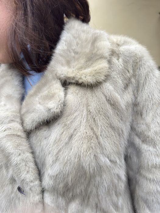 Продам норкову шубу