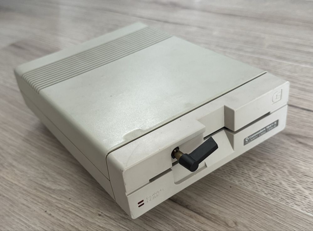 Stacja dyskietek Commodore 1541-II