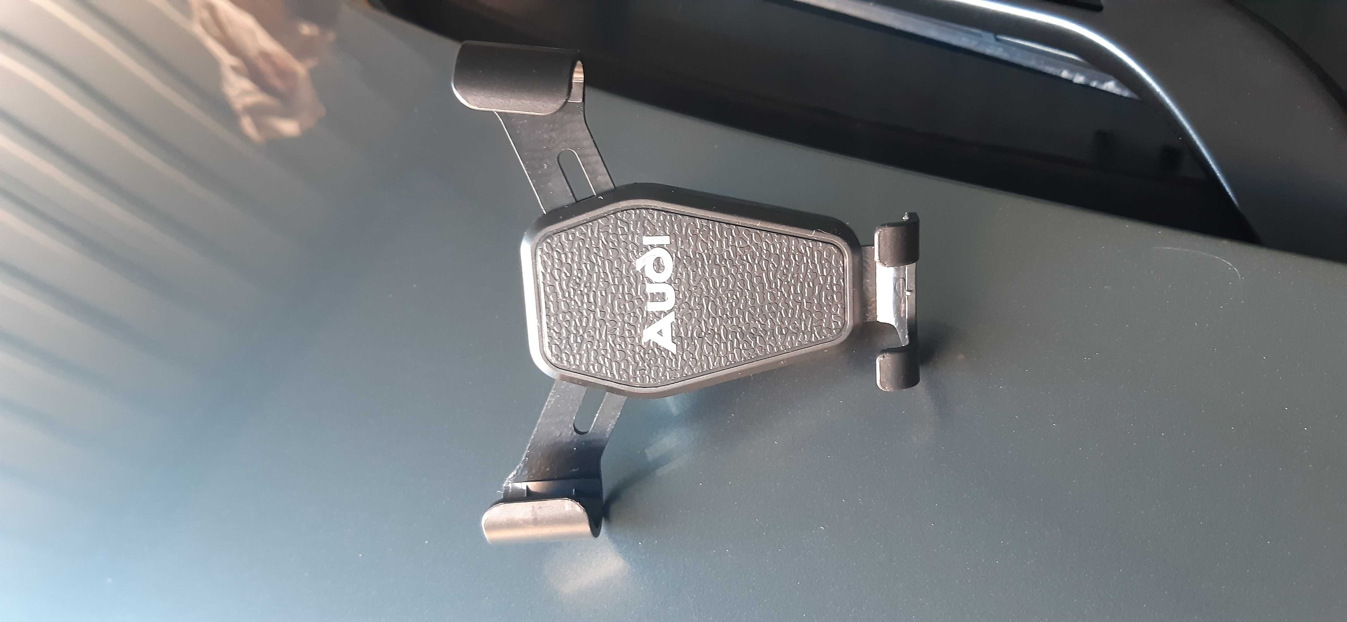 Uchwyt na telefon czarny AUDI