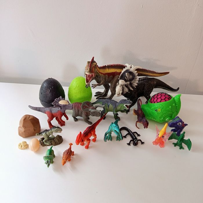 Zestaw dla fana dinozaurów figurki
