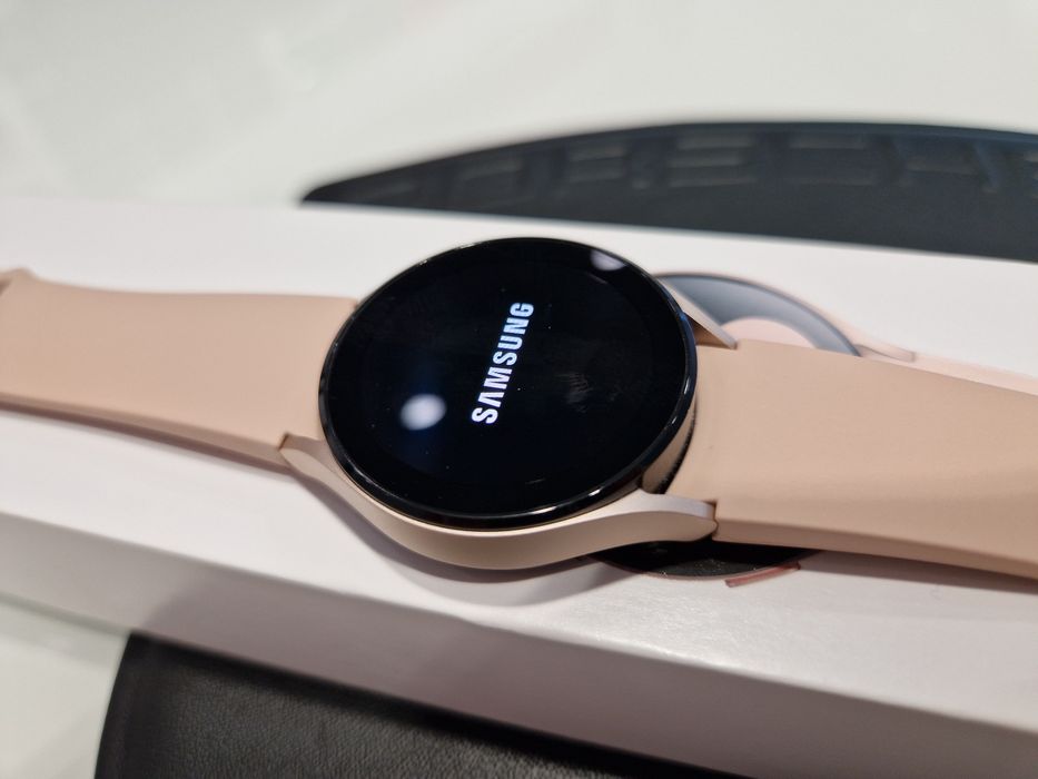 Smartwatch SAMSUNG Galaxy Watch 4 SM-R860NZ 40mm Różowo-złoty. Idealny