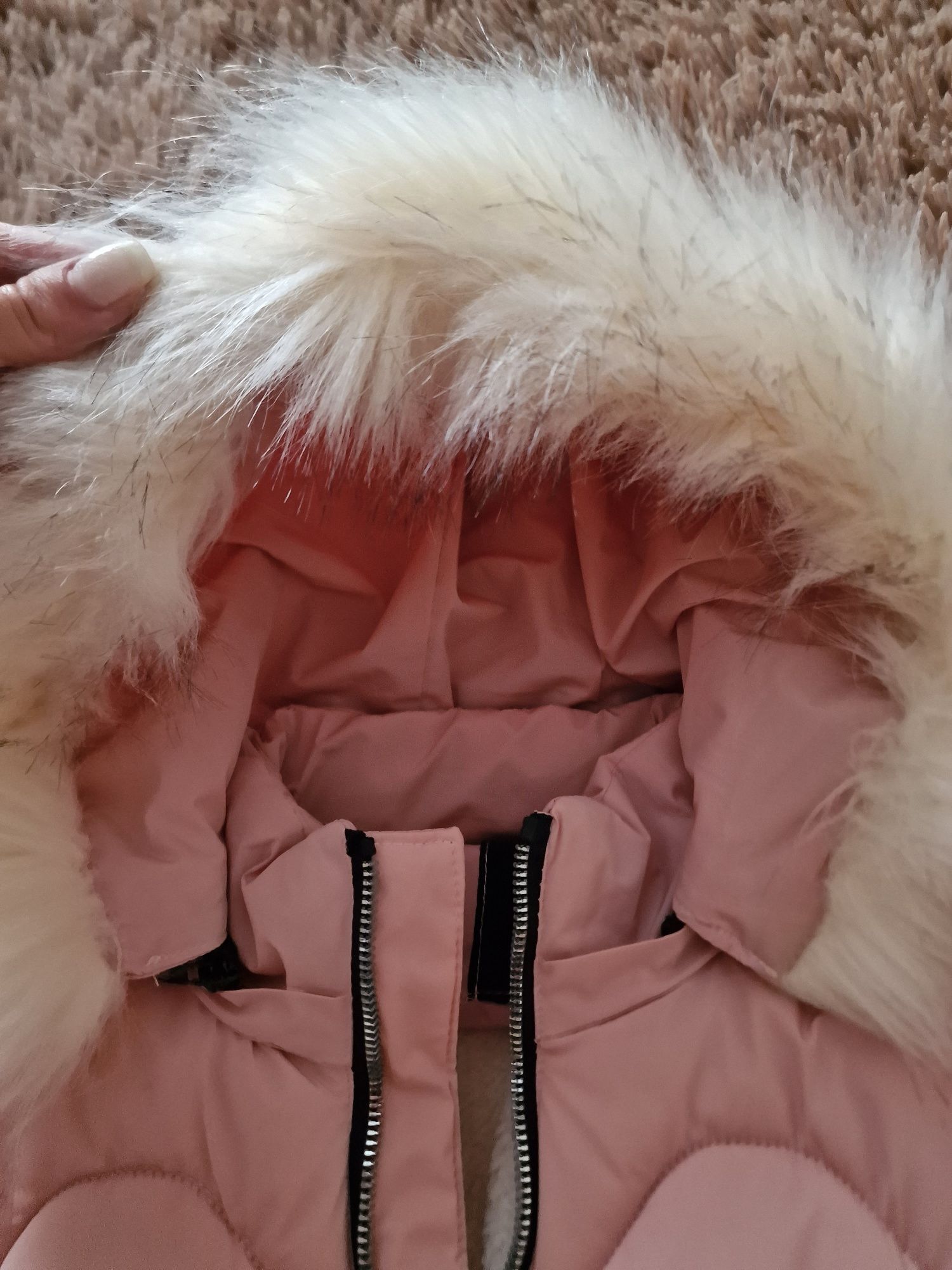 Зимова курточка на дівчинку