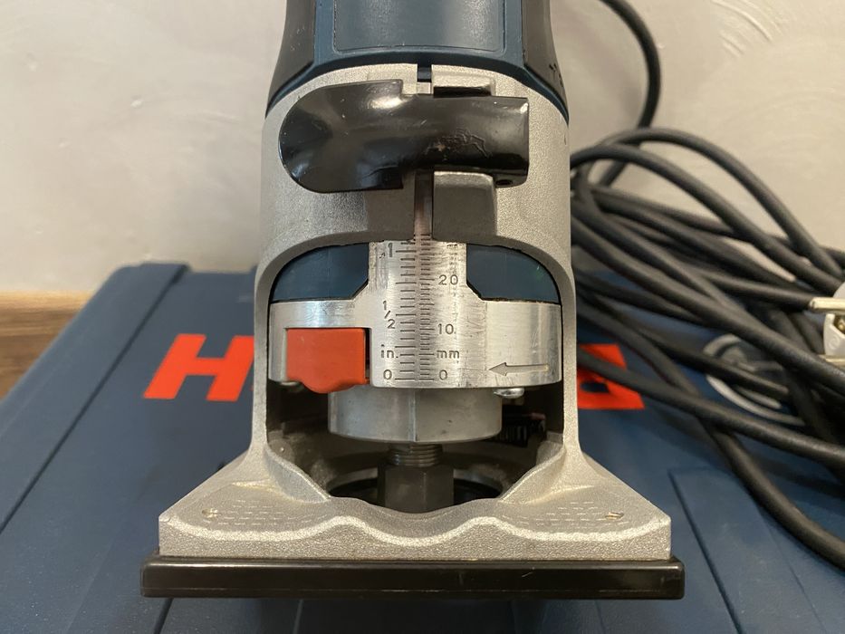 Фрезер Bosch GKF 600