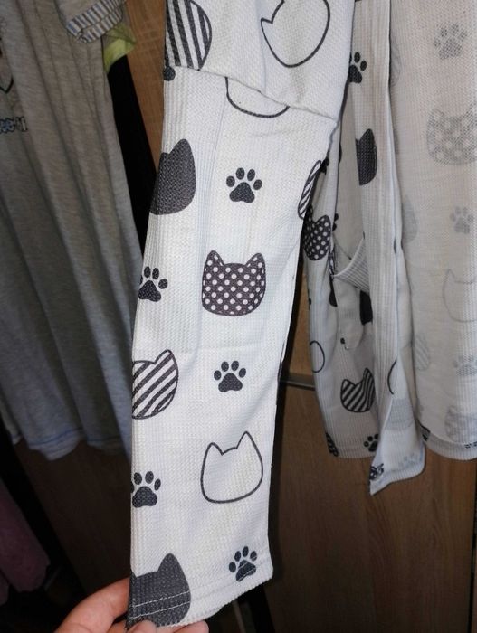 Narzutka/sweterek damski r. 2XL wzór koty