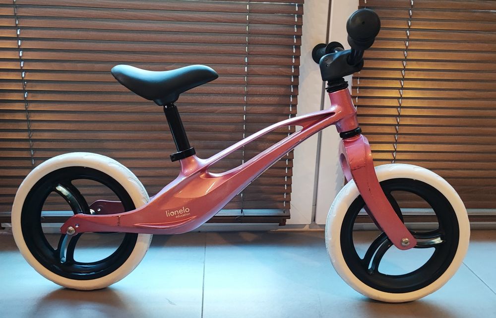 Rowerek dziecięcy biegowy Lionelo Bart różowy