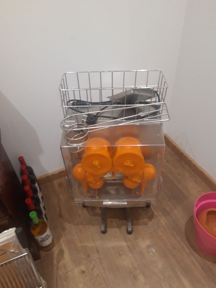 Máquina sumo laranja de hotelaria