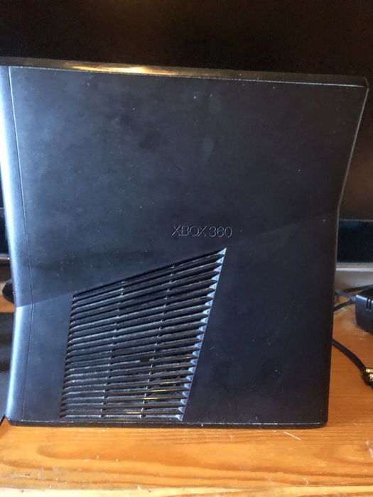 Xbox 360 S 250GB com Jogos