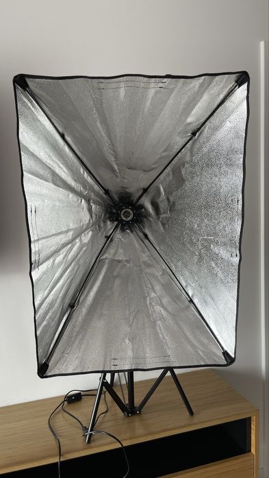 Lampa studyjna bezcieniowa