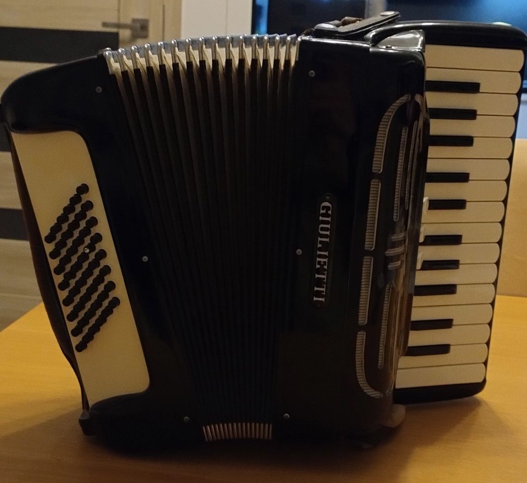Akordeon GIULIETTI 48 basów