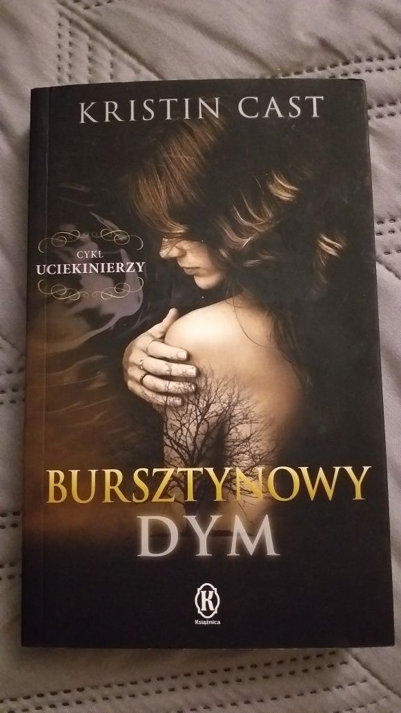 Książka "Bursztynowy dym" Kristin Cast"