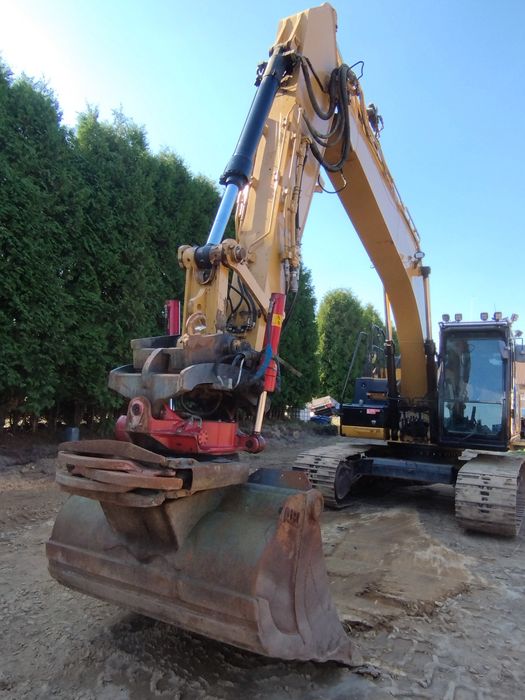 Koparka CAT 323E, gasienica CAT 950M