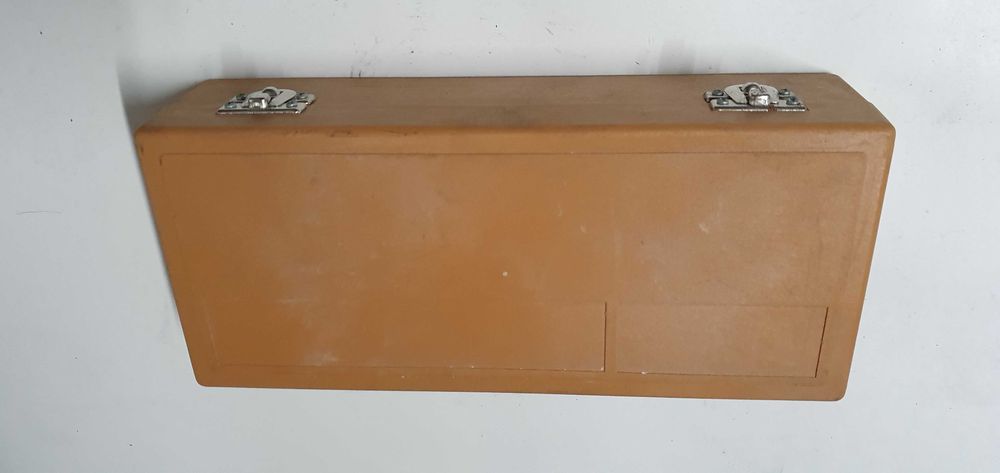 Caixa com laminas de corte