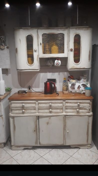 Kredens w bardzo dobrym stanie