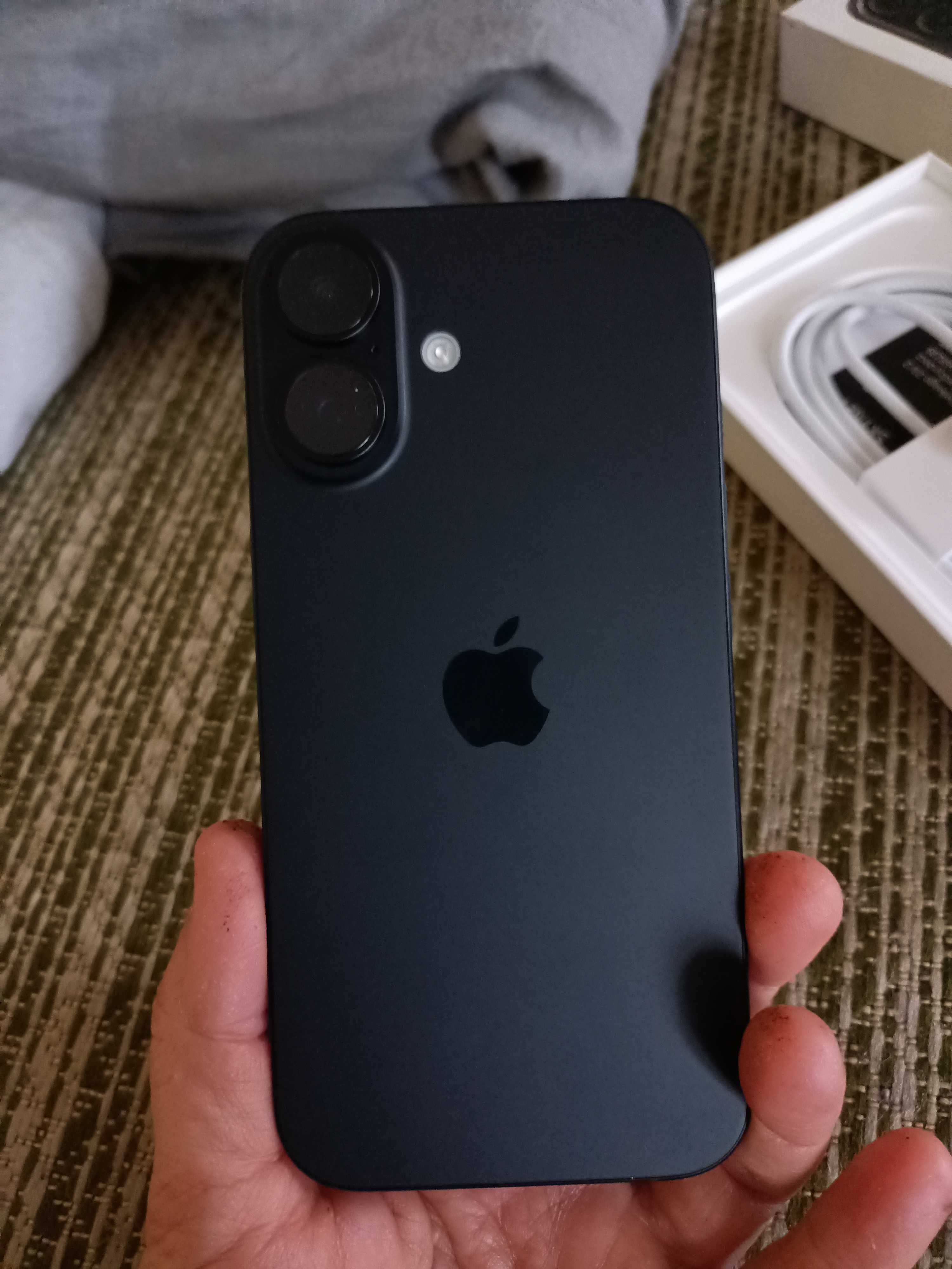 iPhone 16 black 256gb