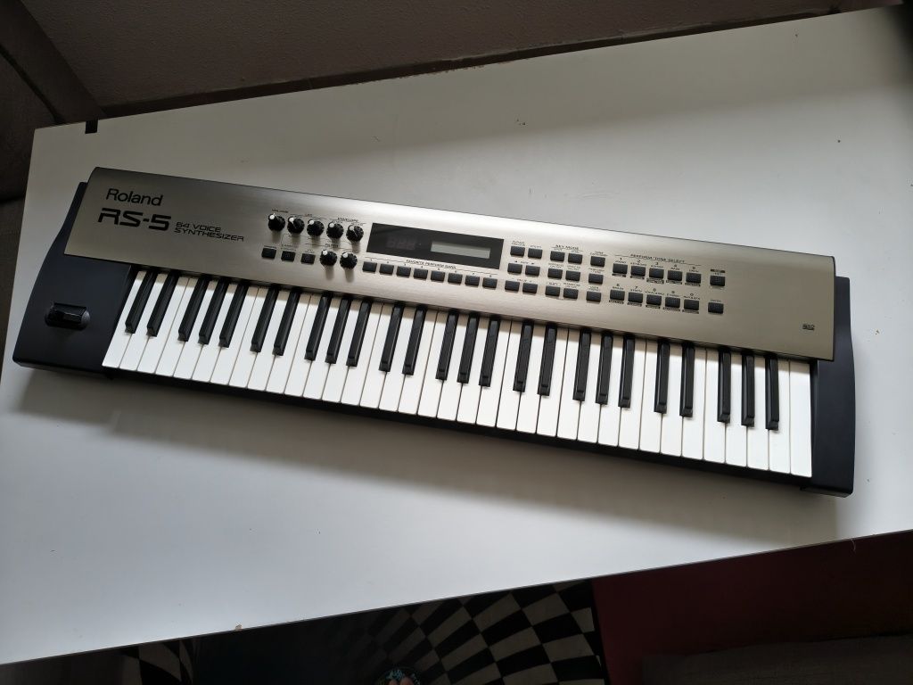 Roland RS-5 syntezator