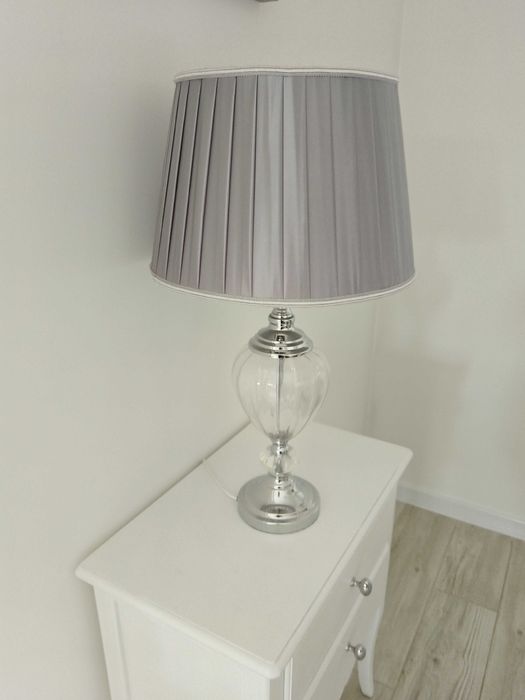 Lampka stołowa elegancka