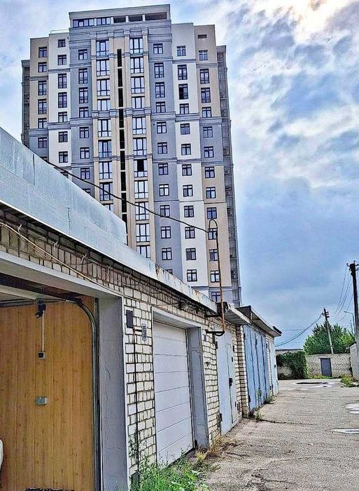 Продам гараж в центре, метро Я. Мудрого, ул. Студенческая