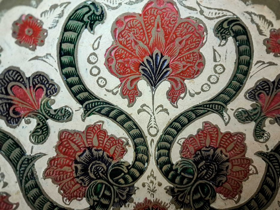 Patera mosiężna w kwiaty