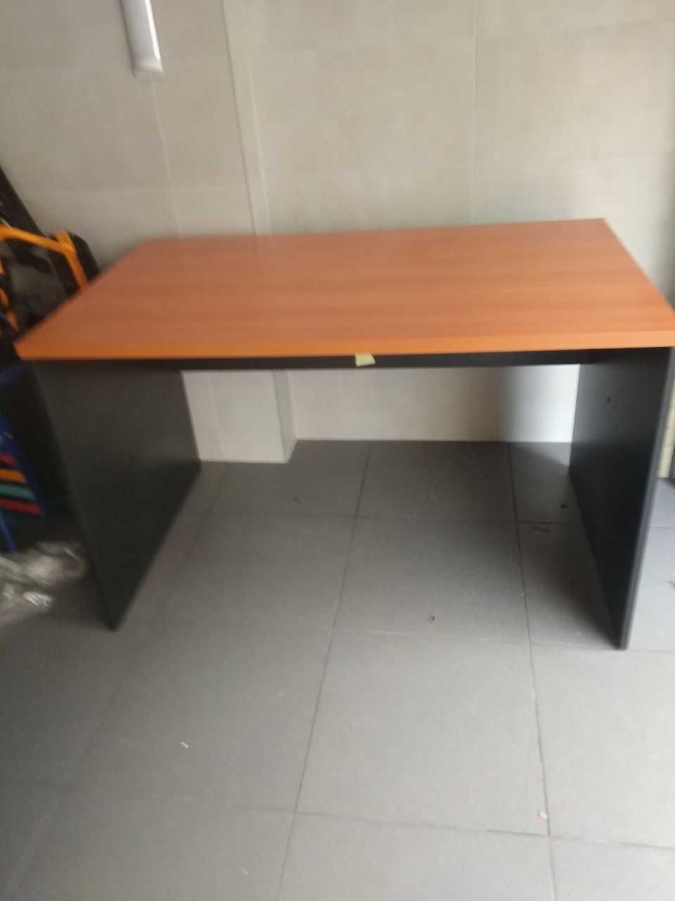 Продам офісний стіл AMF ST-11