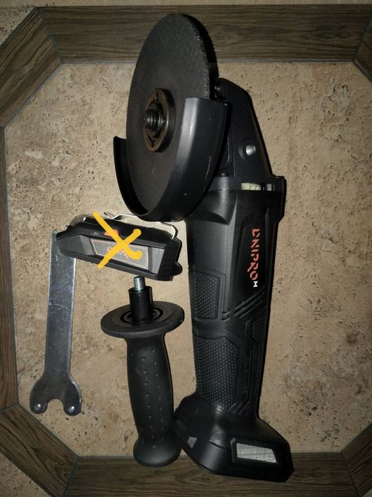 Акумуляторна безщіткова болгарка з Дніпро-М.