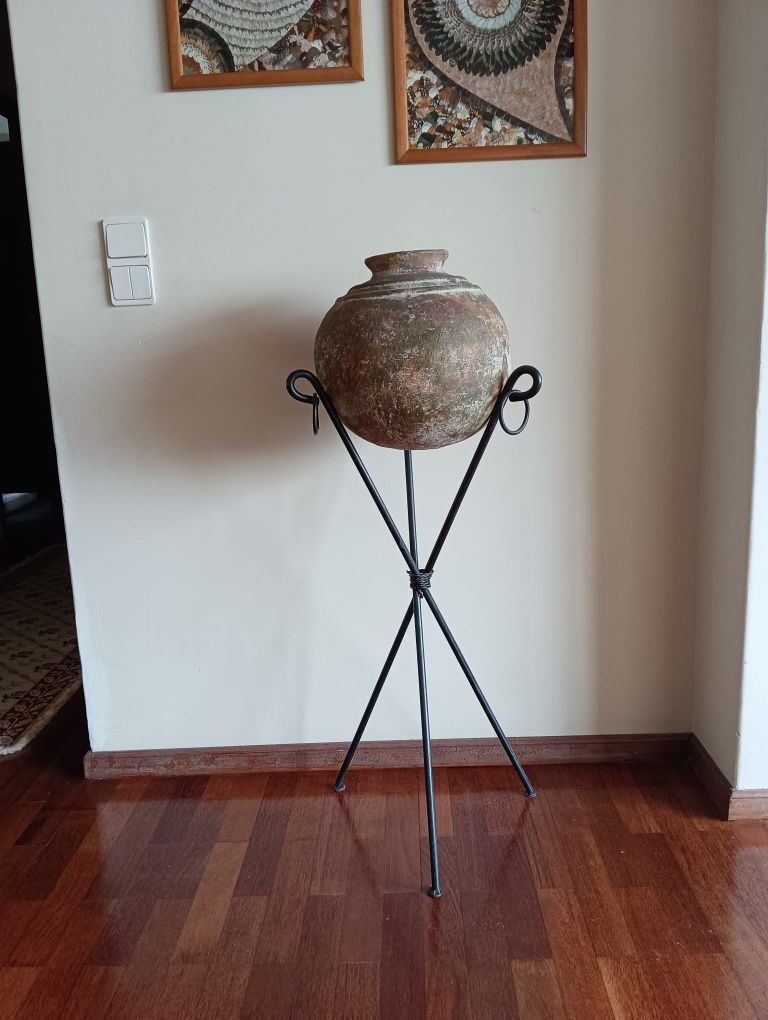 Vaso Antigo com Tripé
