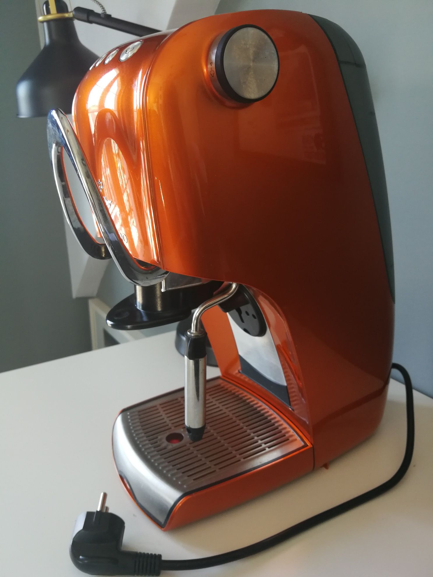 Ekspres kapsułkowy Tchibo Cafissimo Classic pomarańczowy