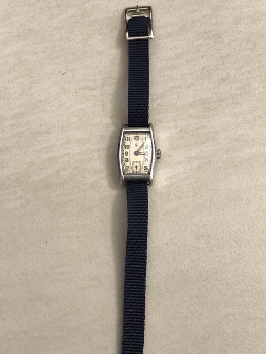 Zabytkowy zegarek damski niemieckiej marki Junghans Vintage