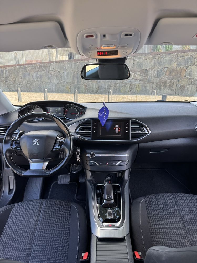 Peugeot 308 1.2 PureTech 130cv – Caixa Automática