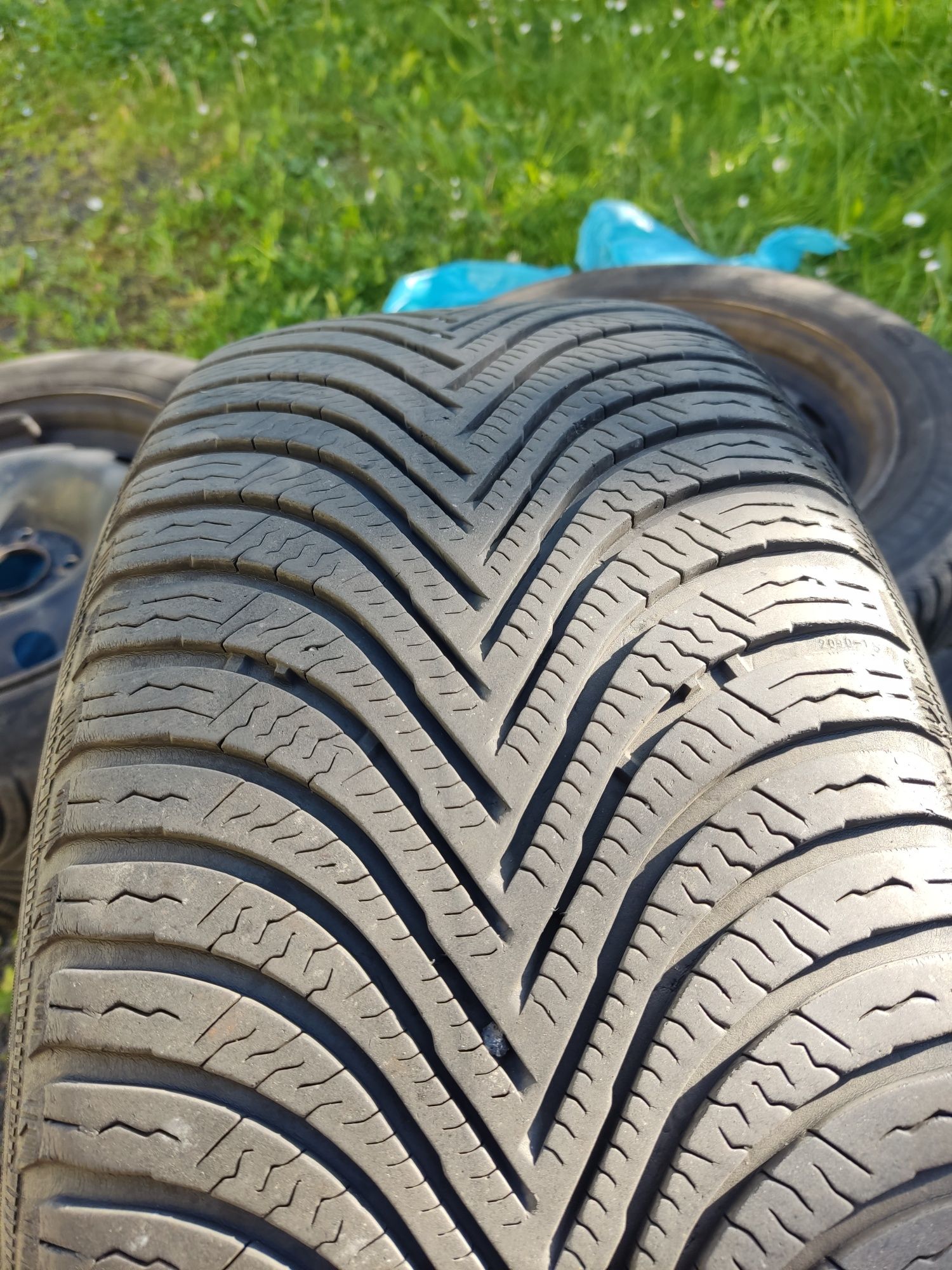 Opony zimowe 215/55 r16 na felgach stalowych +kołpaki citroen