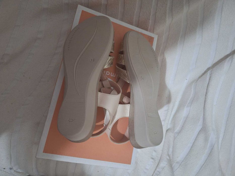 Sandalias novas tamanho 35
