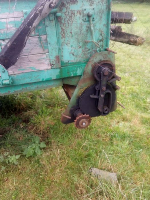 Sprzedam rozrzutnik,przyczepa