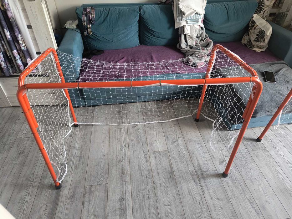 Dwie bramki piłkarskie