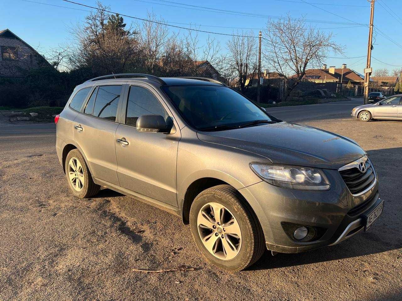 Продам автомобіль Hyundai Santa FE 2011 року