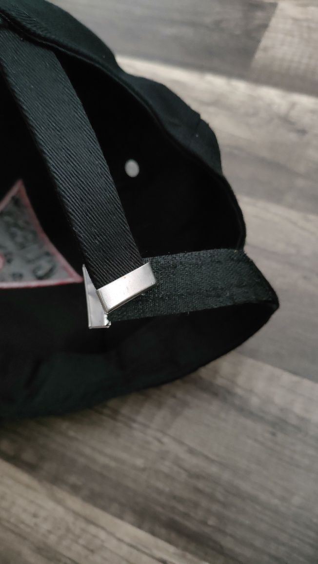 czapka z daszkiem GUESS w idealnym stanie