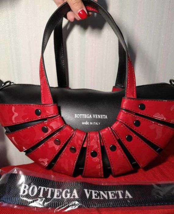 сумка батега с длинной ручкой 2в1 червона -чорна, стильна сумка місяць