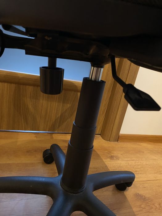 Krzesło obrotowe czarne