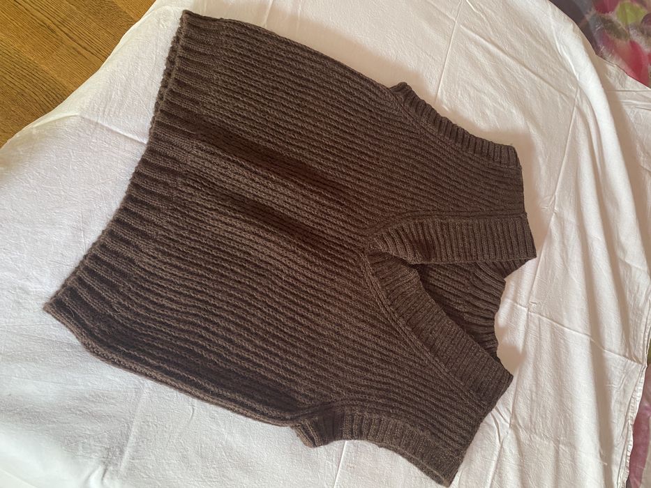 Продам вязаный жилет