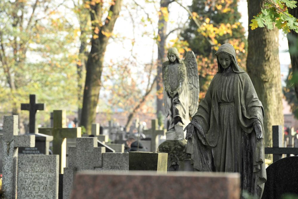 Sprzątanie grobów Warszawa-cm. Bródnowski