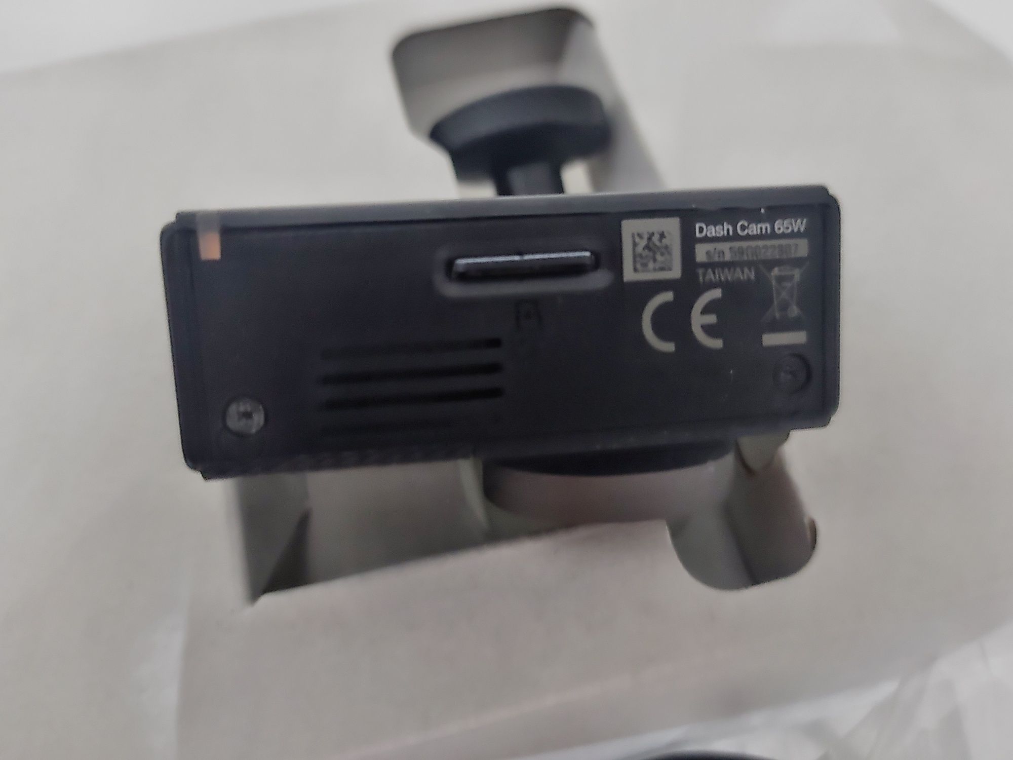 Відеореєстратор Garmin Dash Cam 65W