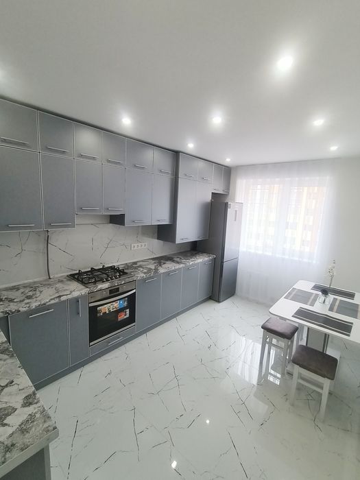 ВІЛЬНА квартира! Руська, ЦЕНТР. Новобудова подобово, погодинно!Все є!