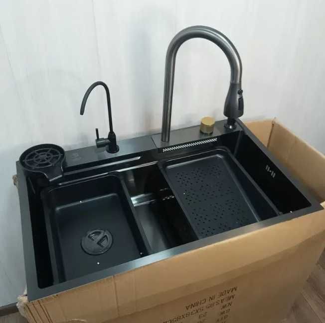 Кухонна раковина з нержавіючої сталі