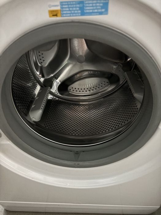 Máquina Roupa Indesit 9kg muito bom estado