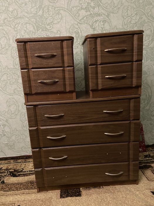 Продається б/у шафа із тумбочками.Можна окремо.Самовивіз