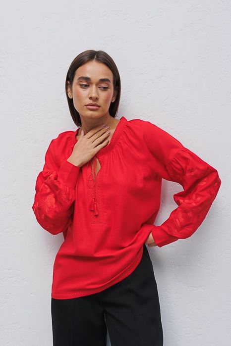 Жіноча червона вишиванка українського бренду