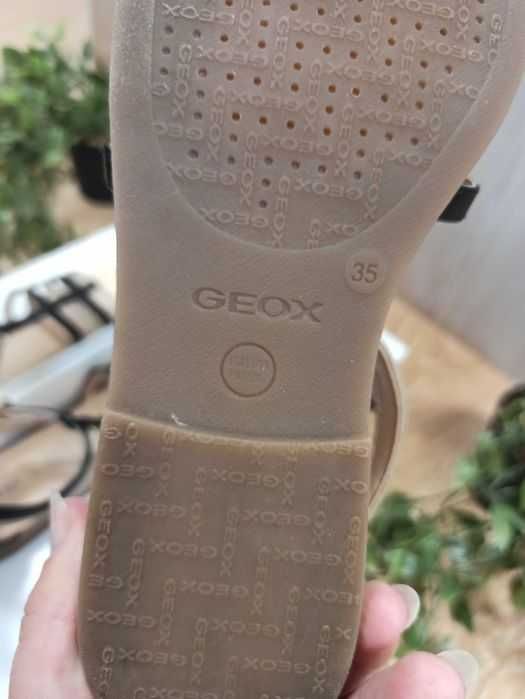 Босоніжки шкіра Geox сандалі Італія 35 р. 22 см